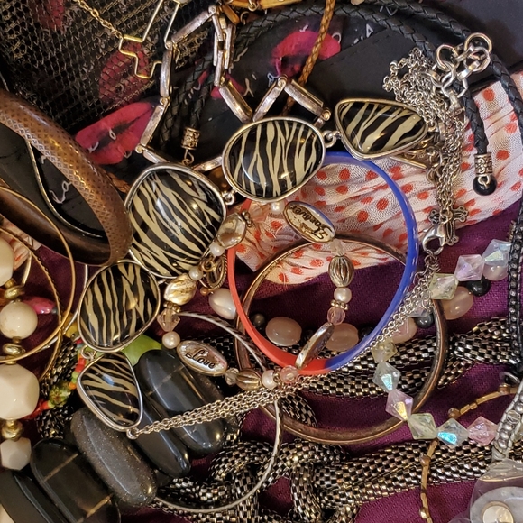 Costume Jewelry Bundle - Picture 10 of 11